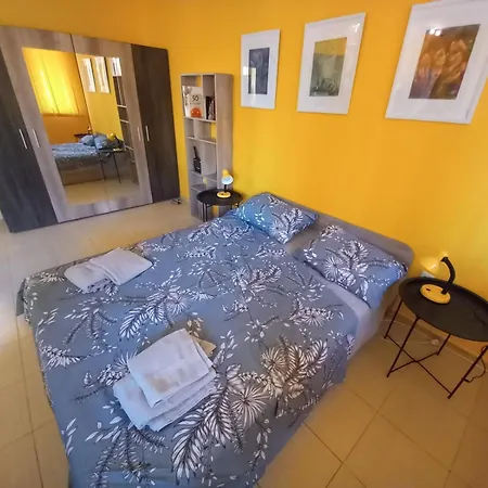 Snezhi's Cozy Lägenhet